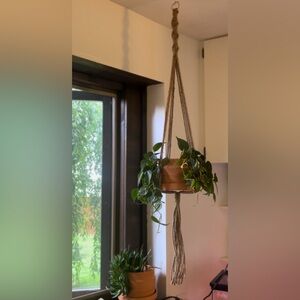 New Handmade Jute Macrame Plant Hanger / will trade